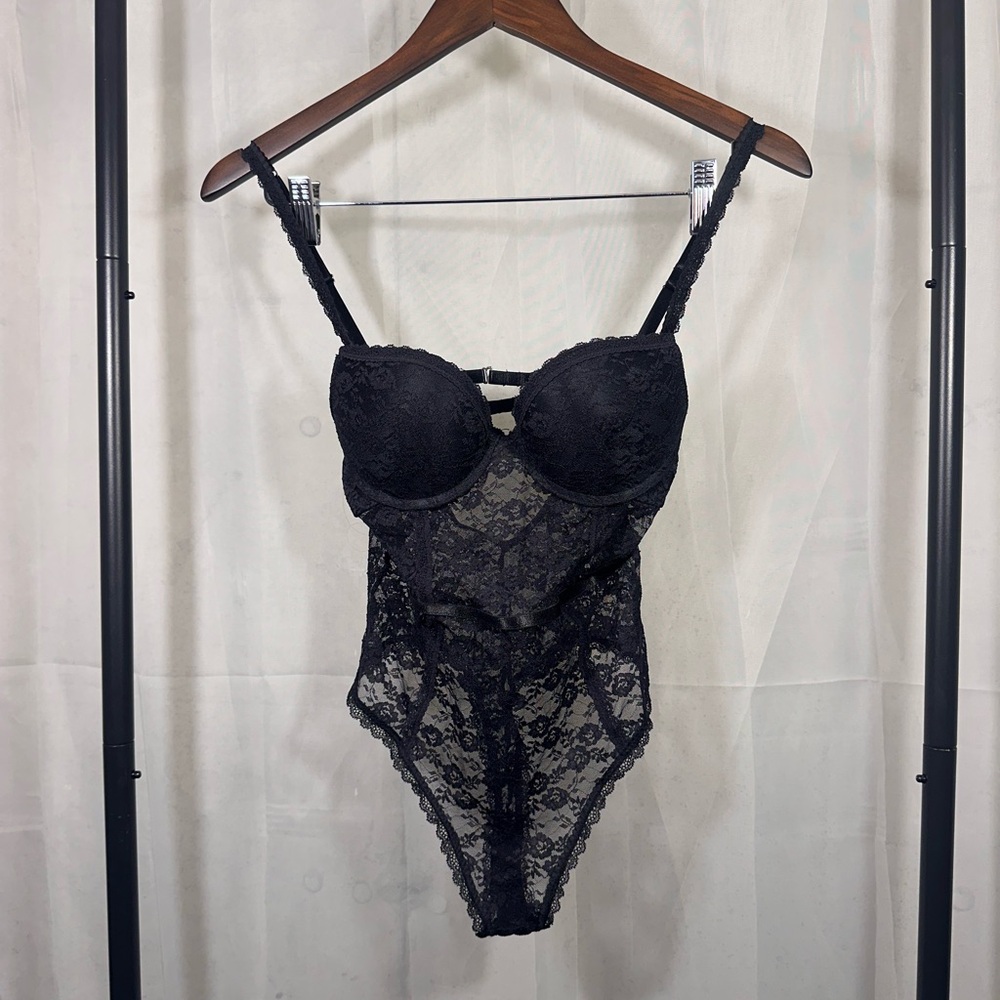 Chic Black Lace Underwire Bodysuit